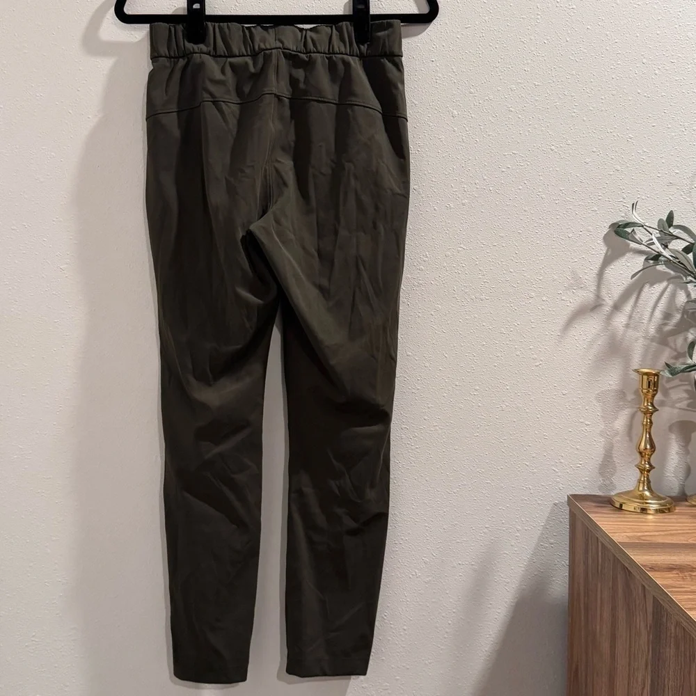 Lululemon Women’s 4 Dark Olive On The Fly Pant 28” Office Athleisure Comfort